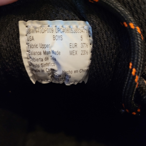 Boy's hiking boots - Picture 2 of 3